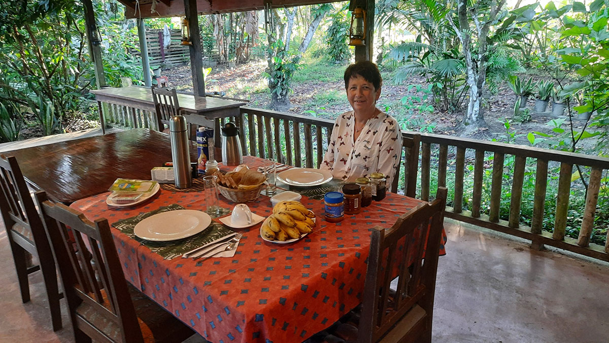 Gina Mom bij Little Paradise in Domburg-Suriname
